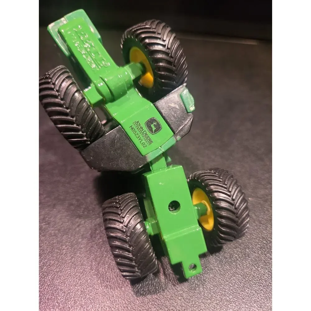 1/64 ERTL JOHN DEERE 119 8 SR00 Metal Bottom And Hitch, Plastic Upper Shell